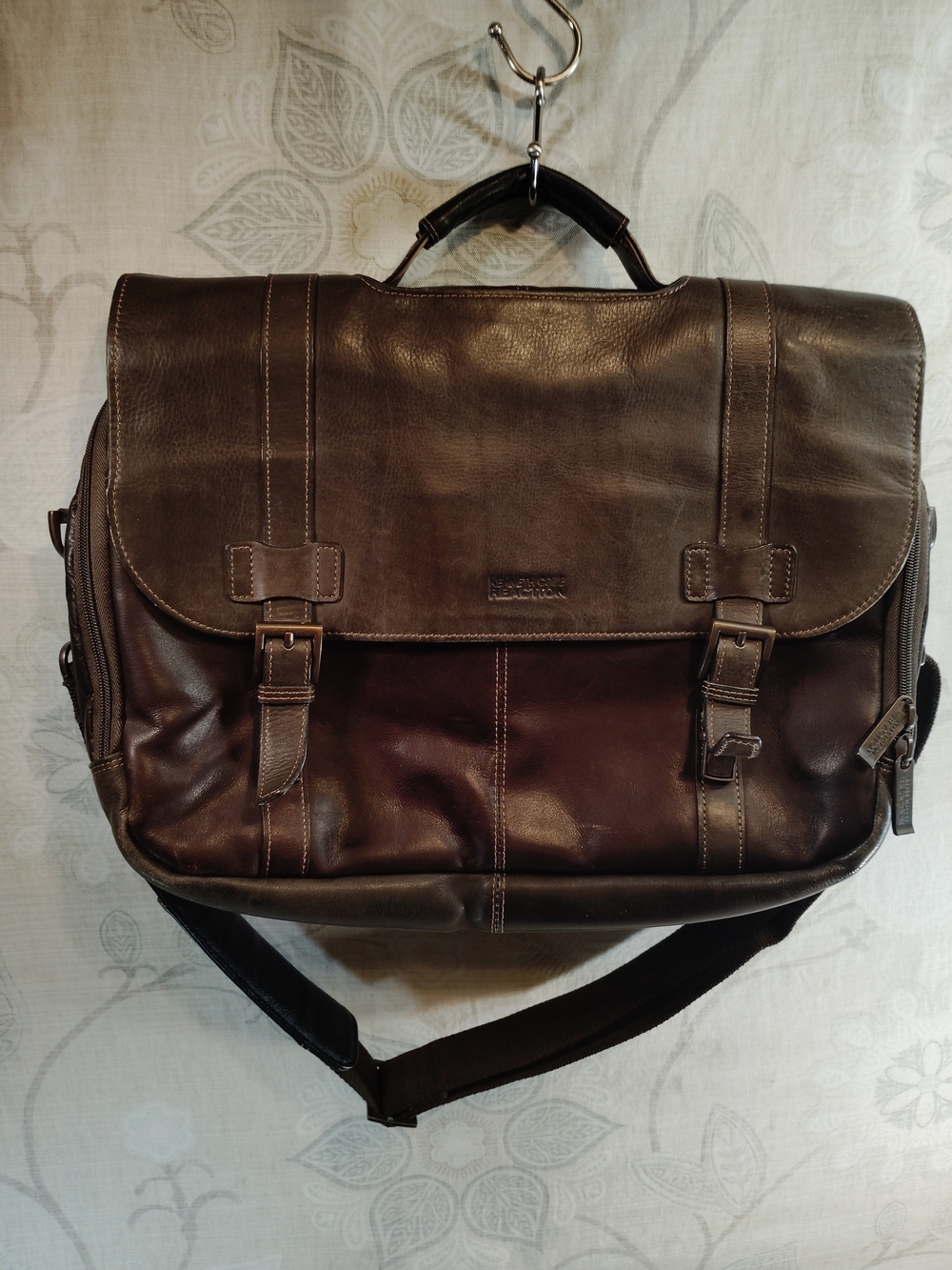 Kenneth Cole "Show Business" Design BROWN Genuine Leather Laptop Messenger Bag